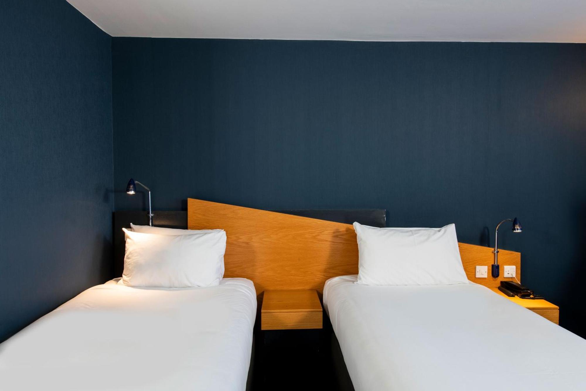 Holiday Inn Express Swansea East By Ihg Eksteriør bilde