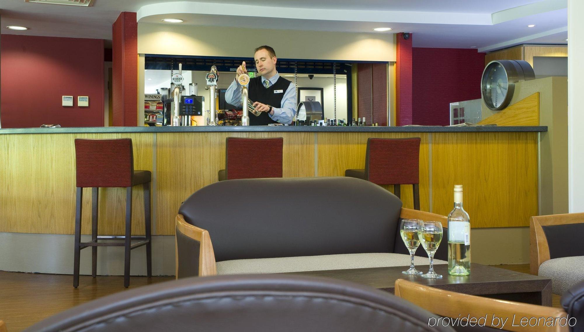 Holiday Inn Express Swansea East By Ihg Restaurant bilde