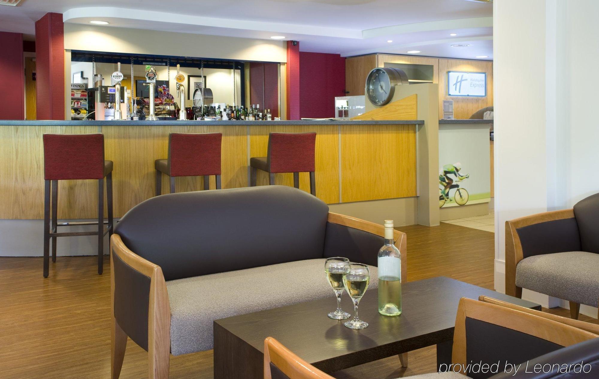 Holiday Inn Express Swansea East By Ihg Eksteriør bilde