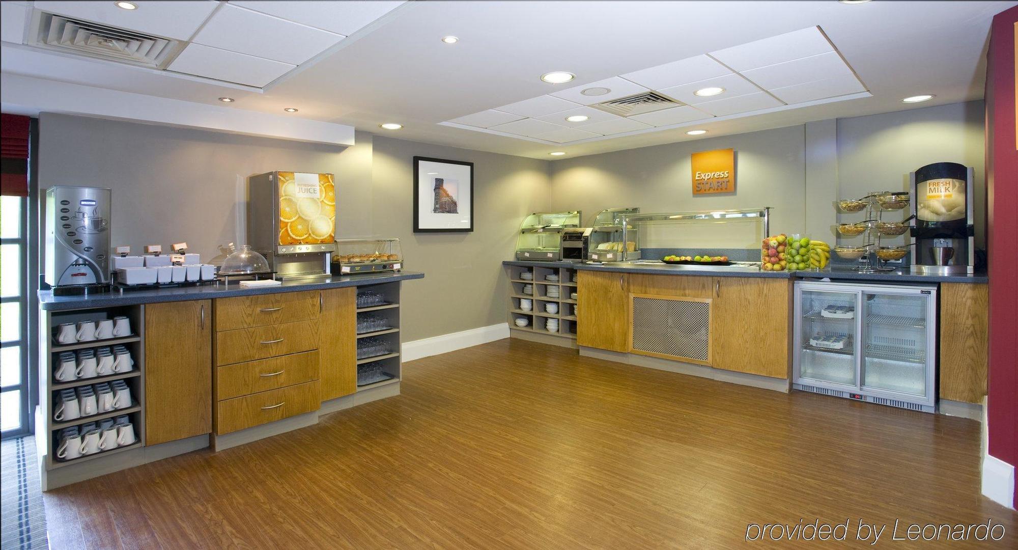 Holiday Inn Express Swansea East By Ihg Restaurant bilde