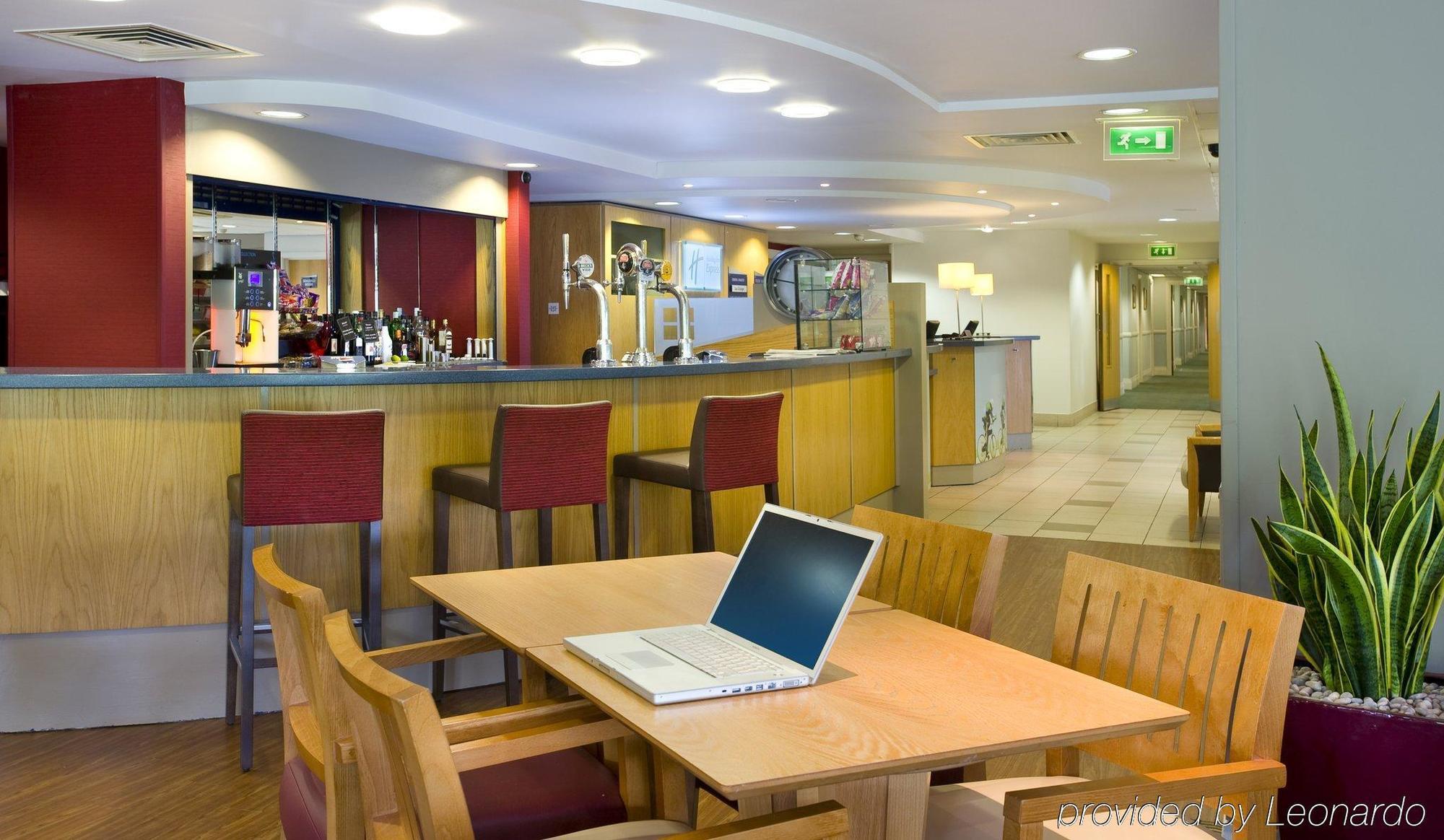 Holiday Inn Express Swansea East By Ihg Eksteriør bilde